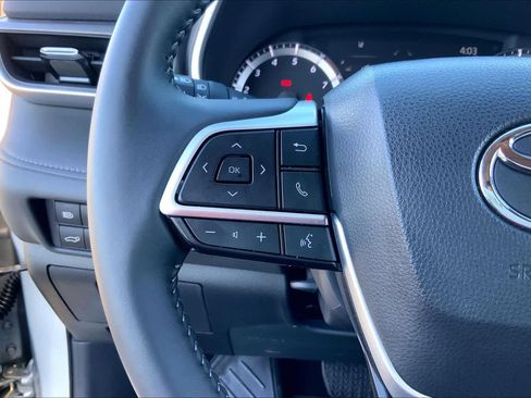 Certified 2025 Toyota Highlander XLE image 22