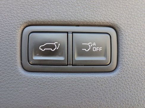 Used 2022 Kia Carnival EX image 14