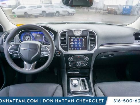 Used 2023 Chrysler 300 Touring w/ Sport Appearance Package image 4