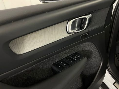 Certified 2024 Volvo XC40 B5 Plus w/ Climate Package image 27