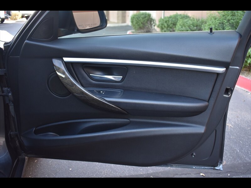 Used 2017 BMW 330i Sedan RWD image 34