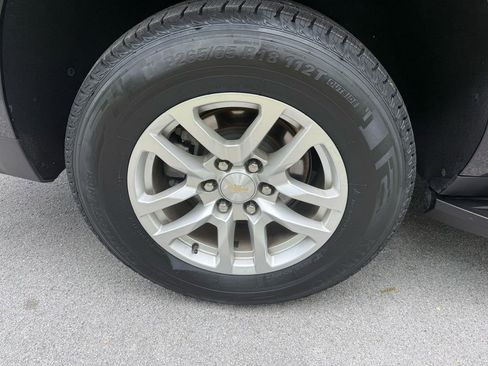 Used 2022 Chevrolet Suburban LT AWD/4WD image 13