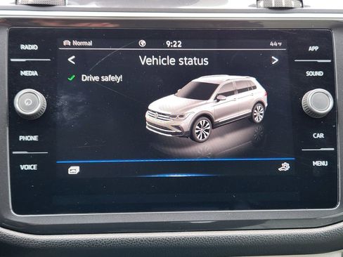 Used 2024 Volkswagen Tiguan SE image 17