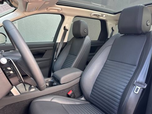 Used 2025 Land Rover Discovery Sport S image 6