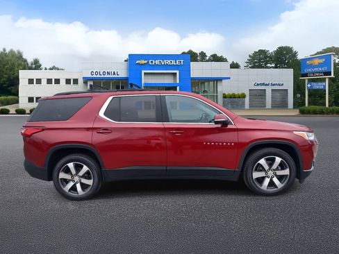 Used 2020 Chevrolet Traverse LT w/ LT Premium Package image 3