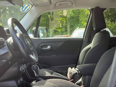 Used 2017 Jeep Renegade Latitude image 12