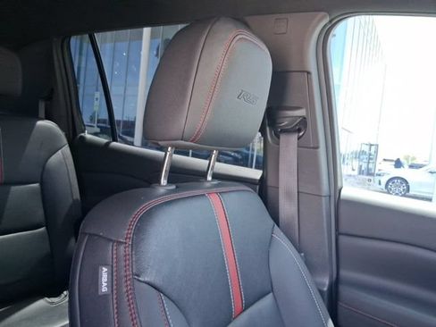 Used 2025 Chevrolet Traverse RS w/ LPO, Floor Liner Package FWD image 18