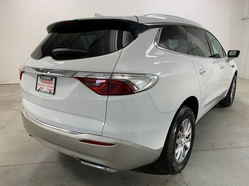 Used 2022 Buick Enclave Essence image 25