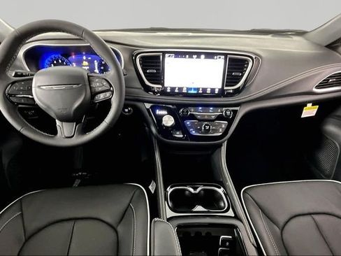 New 2027 Chrysler Pacifica Limited w/ S Appearance Package AWD/4WD image 6