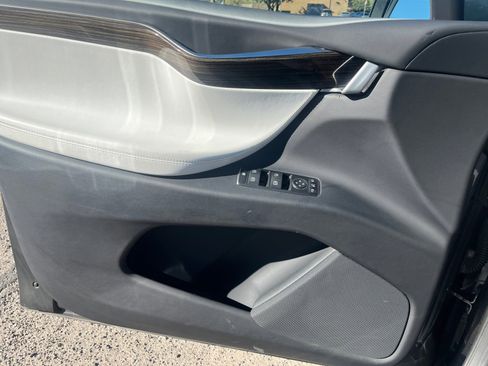 Used 2016 Tesla Model X image 13