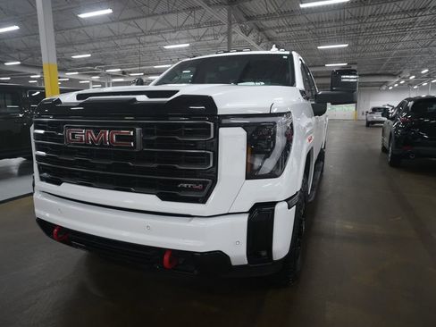 Used 2025 GMC Sierra 2500 AT4 w/ AT4 Preferred Package AWD/4WD image 12
