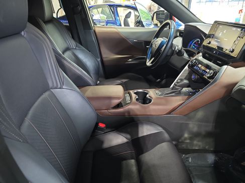 Used 2021 Toyota Venza XLE w/ Softex Package AWD/4WD image 10