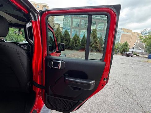 Used 2018 Jeep Wrangler Unlimited Sport S AWD/4WD image 28
