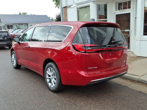 New 2027 Chrysler Pacifica Select w/ Family Tech Group AWD/4WD image 4