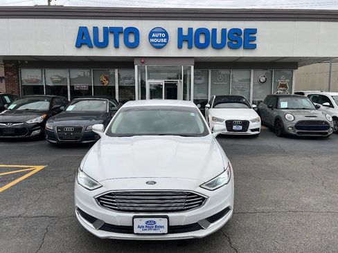 Used 2018 Ford Fusion SE w/ Equipment Group 602A FWD image 2