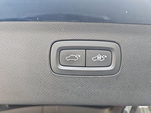 Used 2019 Volvo XC90 T5 Momentum w/ Multimedia Package image 23