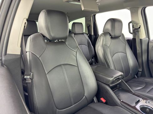 Used 2017 Chevrolet Traverse LT image 36