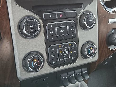 Used 2013 Ford F250 Lariat w/ Lariat Ultimate Pkg AWD/4WD image 19