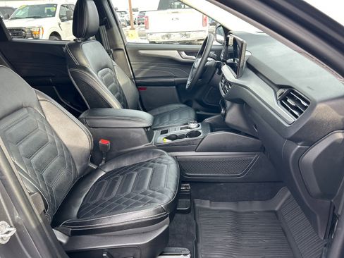 Certified 2023 Ford Escape Platinum w/ Premium Technology Package image 19