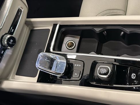 New 2026 Volvo XC60 B5 Ultra w/ Protection Package Premier image 19