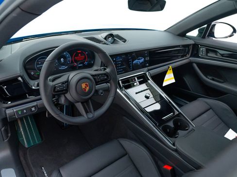 New 2025 Porsche Panamera image 4