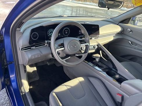 Used 2023 Hyundai Elantra SEL w/ Convenience Package image 40