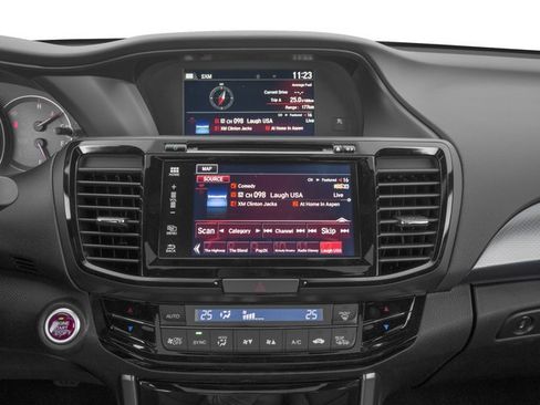 Used 2016 Honda Accord Touring image 10