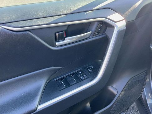 Used 2023 Toyota RAV4 XLE Premium image 18