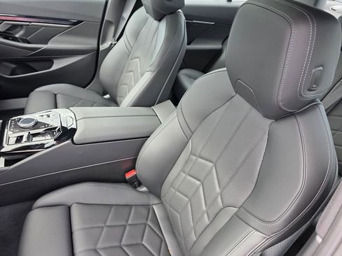 New 2026 BMW i5 eDrive40 w/ Premium Package RWD image 9