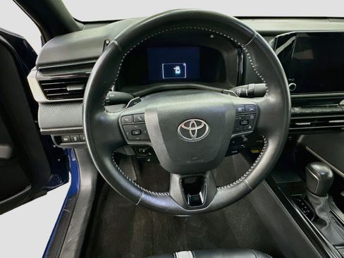 Used 2025 Toyota Camry SE FWD image 18