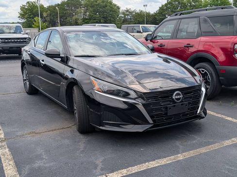 Used 2024 Nissan Altima 2.5 SV FWD image 5