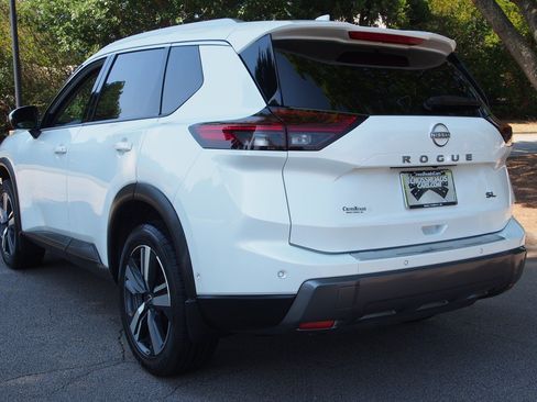 Used 2024 Nissan Rogue SL FWD image 5