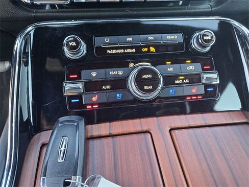 Used 2024 Lincoln Navigator Reserve image 20