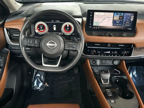 Used 2024 Nissan Rogue Platinum FWD image 13