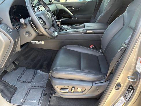Used 2024 Lexus LX 600 4WD w/ Luxury Package image 29