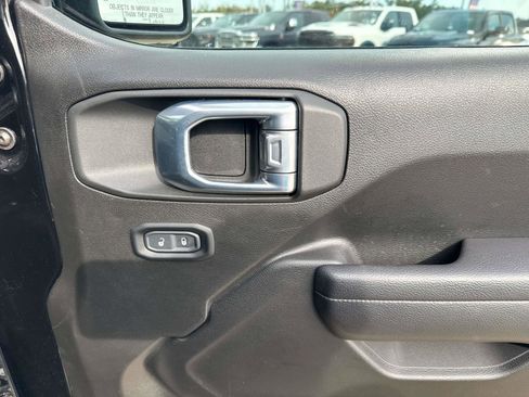 Used 2024 Jeep Gladiator Mojave w/ Technology Group image 14