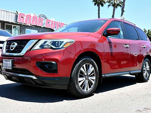 Used 2017 Nissan Pathfinder S FWD image 1