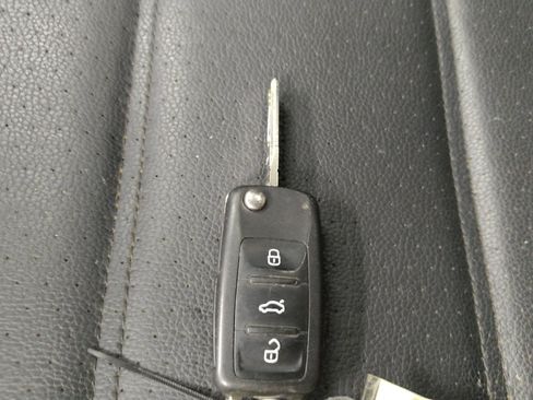 Used 2017 Volkswagen Jetta SEL FWD image 32