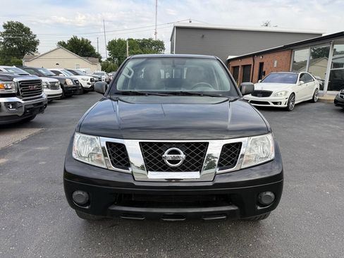 Used 2019 Nissan Frontier SV RWD image 2