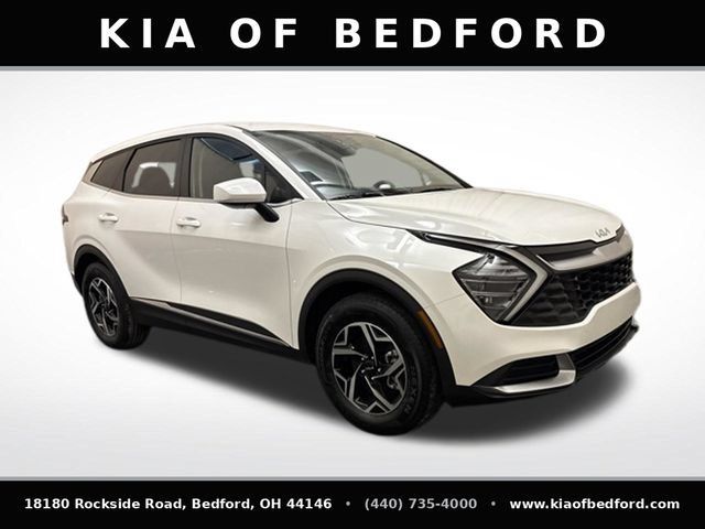 Certified 2025 Kia Sportage LX FWD image 3