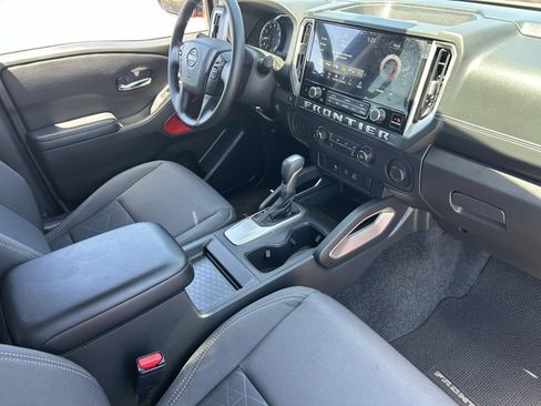 Used 2025 Nissan Frontier SV RWD image 12