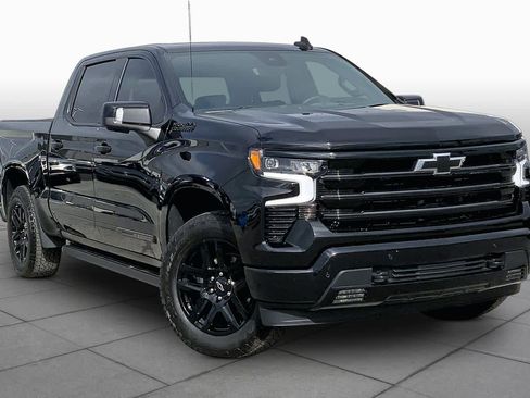 Used 2024 Chevrolet Silverado 1500 High Country w/ Midnight Edition AWD/4WD image 3