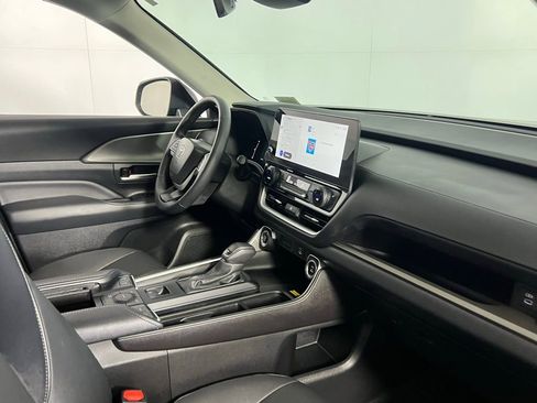 Used 2025 Toyota Grand Highlander AWD image 36