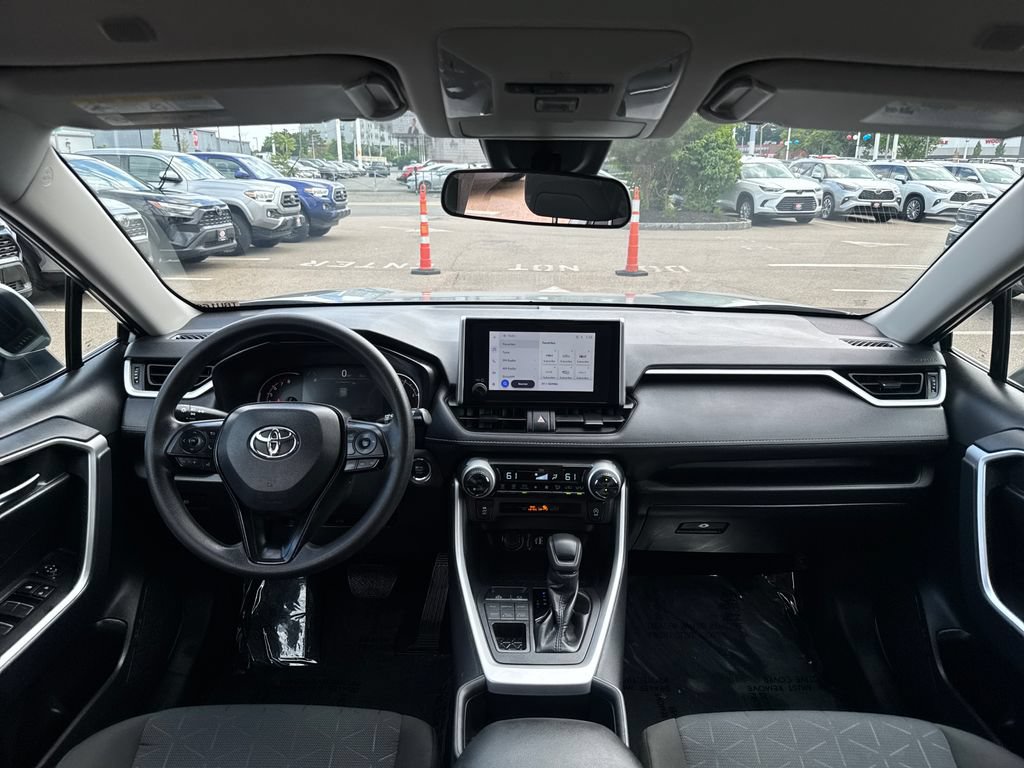 Used 2025 Toyota RAV4 XLE AWD/4WD image 11