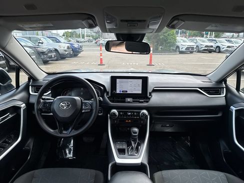 Used 2025 Toyota RAV4 XLE AWD/4WD image 11