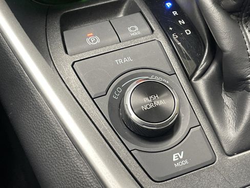 Used 2025 Toyota RAV4 XLE w/ Convenience Package AWD/4WD image 27