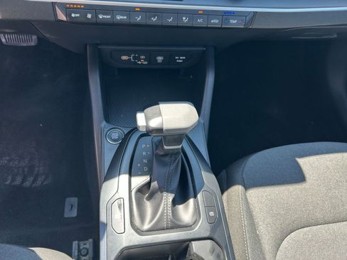 Used 2025 Kia K4 LXS image 36