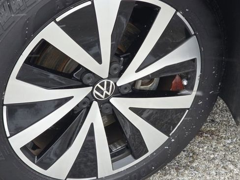 Used 2022 Volkswagen Taos SE w/ Panoramic Sunroof Package image 10