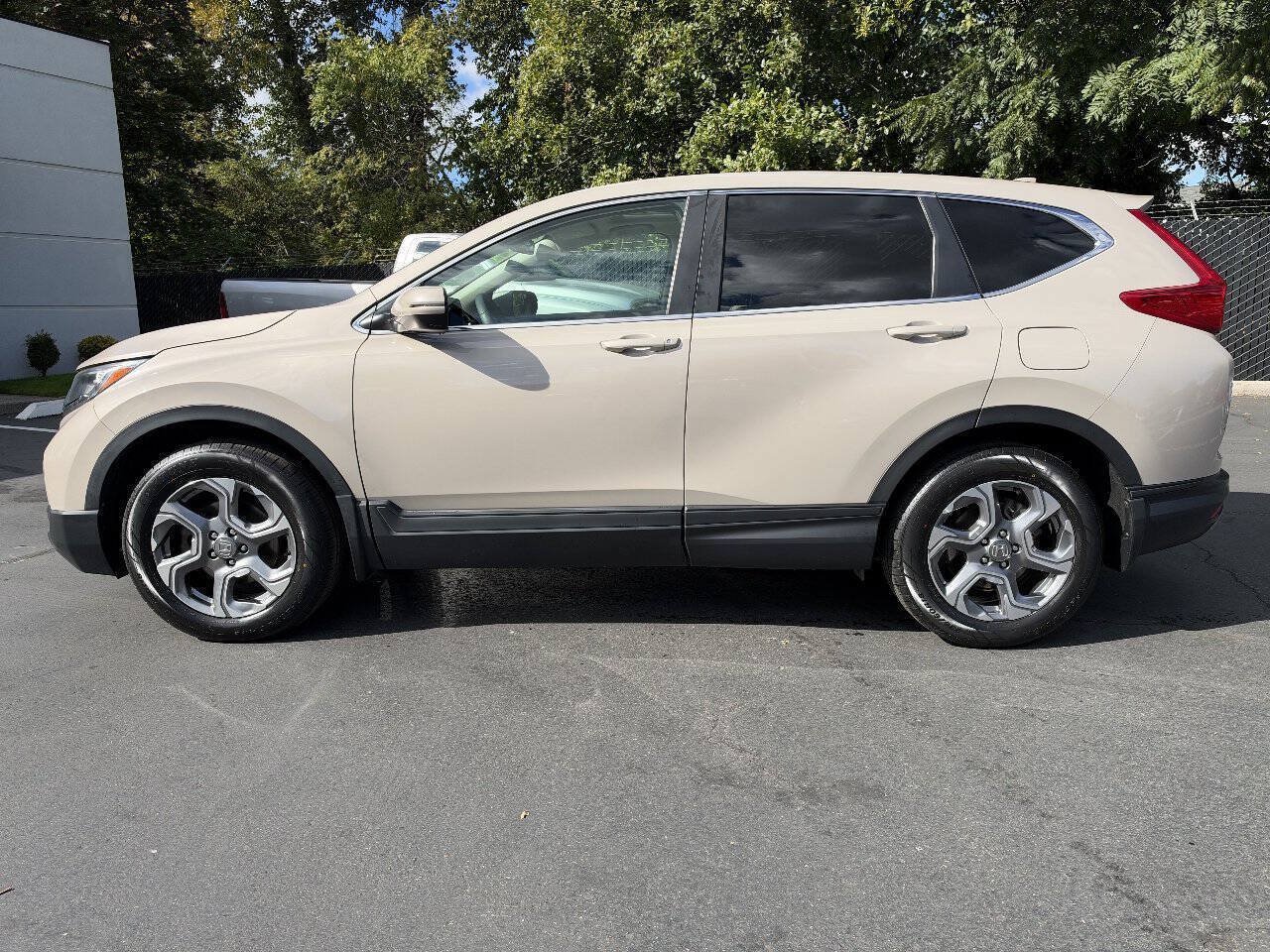 Used 2018 Honda CR-V EX image 2