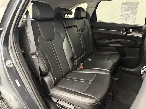 Used 2024 Kia Sorento S FWD image 29